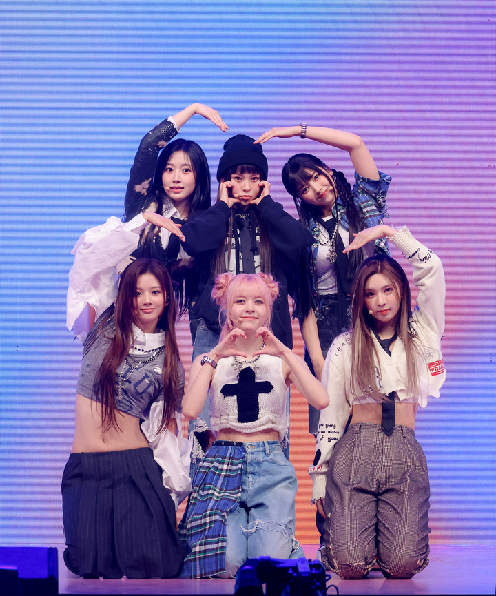 [서울=뉴시스] 그룹 엔믹스(NMIXX). 23.03.21. (사진=JYP엔터테인먼트 제공) photo@newsis *재판매 및 DB 금지