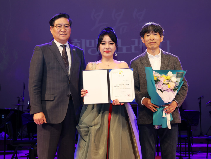 [함양=뉴시스] 함양산삼축제 홍보대사 박은정 명오페라 단장. *재판매 및 DB 금지