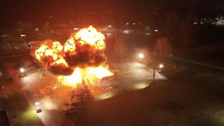 [서울=뉴시스] 미스터 비스트의 영상 속 은행 건물을 폭파하는 장면 (사진=미스터 비스트 영상 캡처) 2023.03.21. photo@newsis.com *재판매 및 DB 금지