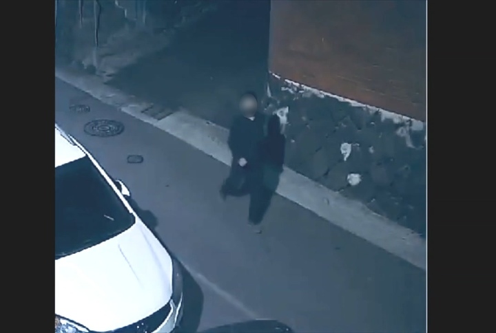 [제주=뉴시스] 오영재 기자 = 지난 14일 오전 제주시의 한 주택에 침입해 귀금속 등을 훔쳐 달아난 50대가 경찰에 붙잡혀 구속됐다.(사진=제주동부경찰서 제공) 2023.03.21. photo@newsis.com *재판매 및 DB 금지