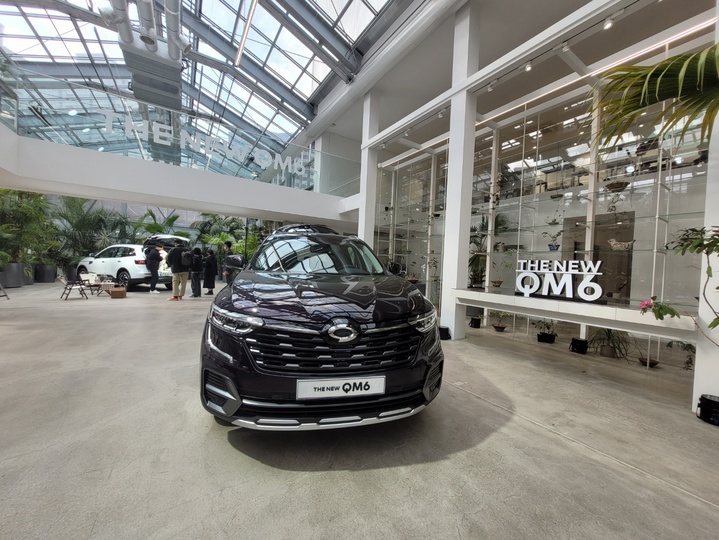 [사진=뉴시스] 유희석 기자 = 르노코리아가 최근 출시한 부분 변경 모델인 '더 뉴 QM6'. 전면부 라디에이터그릴의 디자인이 더 넓어졌다. 2023.03.21 photo@newsis.com *재판매 및 DB 금지