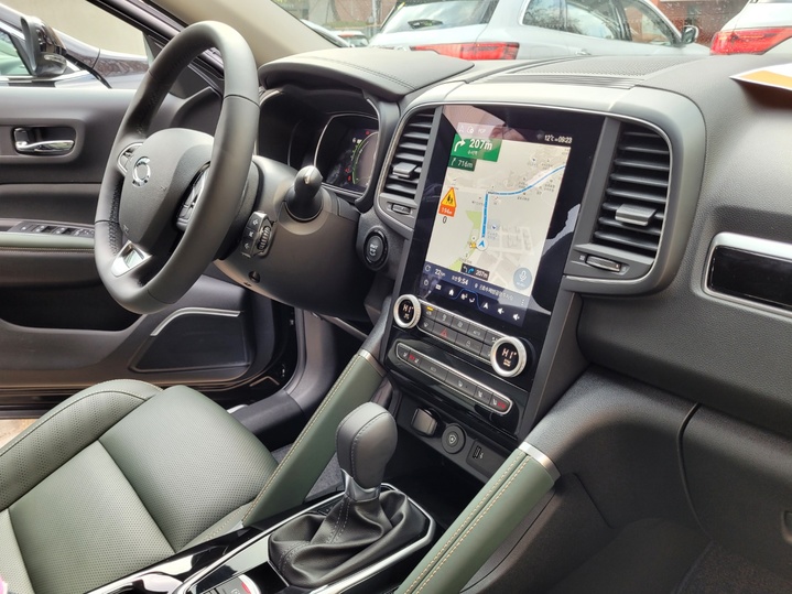 [사진=뉴시스] 유희석 기자 = 르노코리아가 최근 출시한 '더 뉴 QM6' 내부 모습. 메인 디스플레이가 커졌으며 무선인터넷&nbsp; 테더링 기능을 이용해 다양한 인포테인먼트 기능을 사용할 수 있다. 2023.03.21 photo@newsis.com *재판매 및 DB 금지