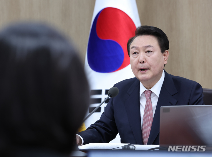 [서울=뉴시스] 홍효식 기자 = 윤석열 대통령이 21일 서울 용산 대통령실 청사에서 열린 국무회의를 주재하고 있다. (대통령실통신사진기자단) 2023.03.21. yesphoto@newsis.com