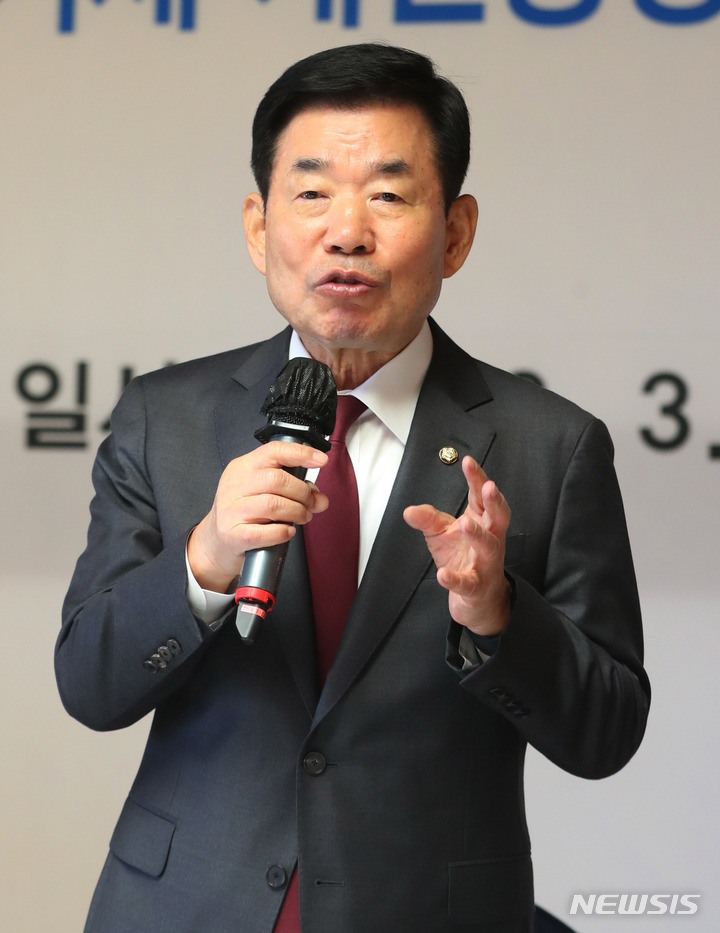 [서울=뉴시스] 추상철 기자 = 김진표 국회의장이 21일 오전 서울 여의도 국회에서 열린 '정책설명회-선거제 개편방향과 전원위원회 운영계획' 설명회에 참석해 인사말을 하고 있다. 2023.03.21. scchoo@newsis.com