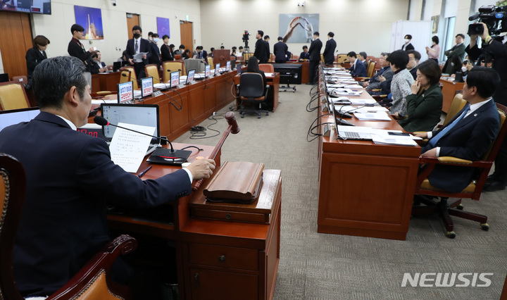 [서울=뉴시스] 이영환 기자 = 21일 국회 과학기술정보방송통신위원회가 열리고 있다. 2023.03.21. 20hwan@newsis.com