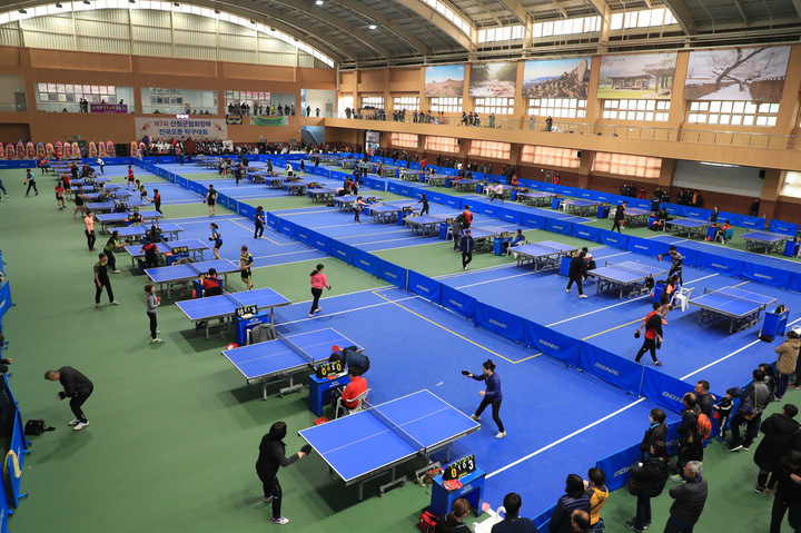[산청=뉴시스]산청군협회장배 전국오픈 탁구대회 모습. *재판매 및 DB 금지