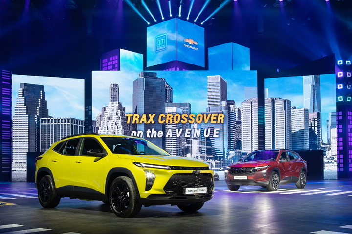 [서울=뉴시스] 제너럴모터스(GM)가 22일 경기도 고양시 킨텍스 제2전시장에서 크로스오버유틸리티차량(CUV) 쉐보레 트랙스 크로스오버 미디어 쇼케이스를 국내 공식 출시를 선언했다. (사진=한국GM 제공) 2023.03.22 photo@newsis.com *재판매 및 DB 금지