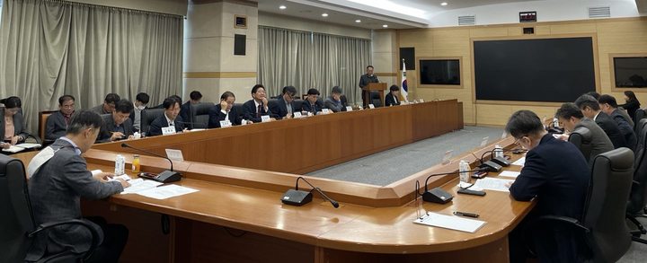 [전주=뉴시스] 옥정호 상생협의체가 첫 회의 모습. *재판매 및 DB 금지