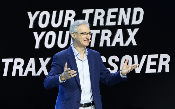 [서울=뉴시스] 로베르토 렘펠 한국GM 사장이 22일 경기 고양시 킨텍스 제2전시장에서 미디어 쇼케이스를 열고 '쉐보레 트랙스 크로스오버'에 대해 설명하고 있다. (사진=GM 제공) 2023.03.22 photo@newsis.com *재판매 및 DB 금지