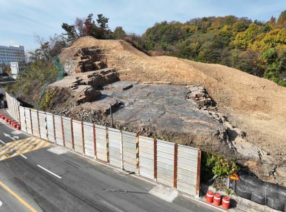 [진주=뉴시스] 집현면 신당리 개구리 화석 산지 *재판매 및 DB 금지