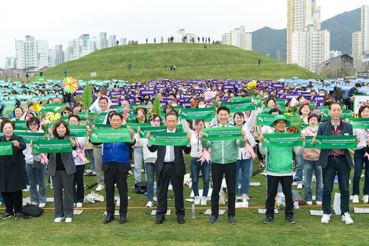 22일 순천시 오천그린광장 오천언덕 옆에서 2023순천만국제정원박람회 성공개최를 위한 '28만 시민 다짐 대회'가 열리고 있다. 순천시 제공 *재판매 및 DB 금지