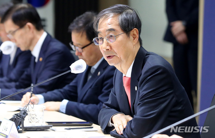 [서울=뉴시스] 추상철 기자 = 한덕수 국무총리가 22일 오후 서울 여의도 중소기업중앙회에서 열린 '기후테크 벤처 스타트업 간담회'에 참석해 발언하고 있다. 2023.03.22. scchoo@newsis.com