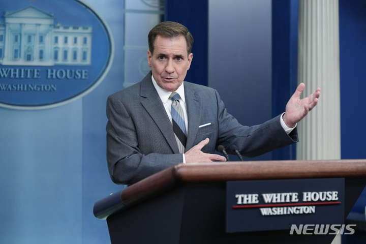 [워싱턴=AP/뉴시스]존 커비 백악관 국가안보회의(NSC) 전략소통조정관이 22일(현지시간) 브리핑하고 있다. 2023.03.23.