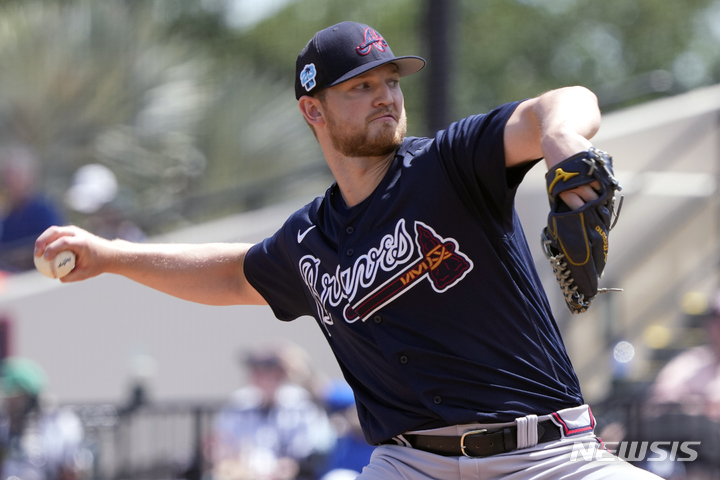 [레이클랜드=AP/뉴시스] 마이크 소로카(애틀랜타 브레이브스)가 22일(현지시간) 미국 플로리다주 레이클랜드의 퍼블릭스 필드 앳 조커 마천트 스타디움에서 열린 디트로이트 타이거스와 시범경기에서 투구하고 있다. 2023.03.23.