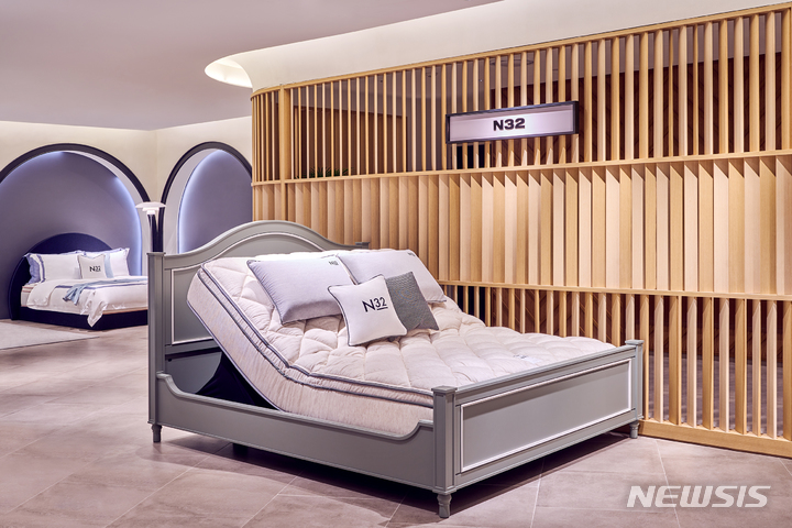 [서울=뉴시스] 시몬스 'N32 모션 커브드 베이스'. (사진= 시몬스 침대 제공) 2023.03.23. photo@newsis.com
