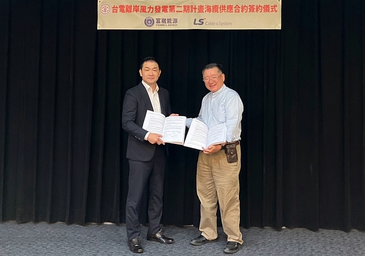고의곤 LS전선 해저 글로벌 영업부문장(왼쪽)과 데이비드 푸 폭스웰 에너지 사장이 대만 폭스웰에너지 본사에서 계약을 체결하고 있다. (사진=LS전선) 2023.03.23. photo@newsis.com *재판매 및 DB 금지
