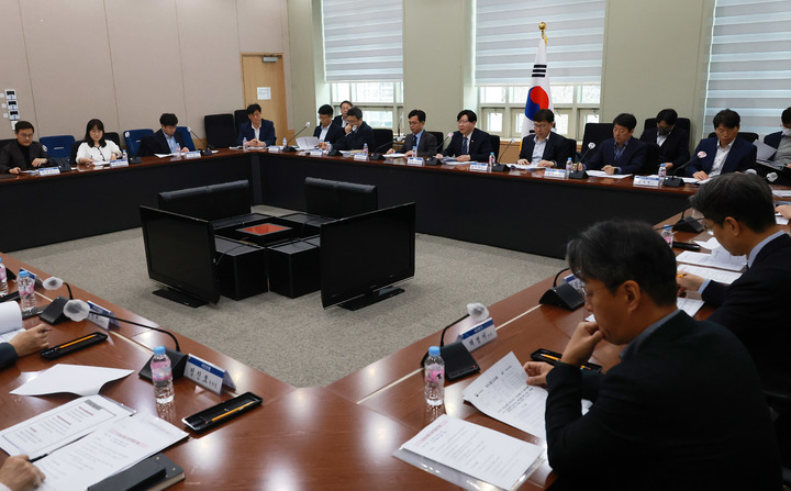 [서울=뉴시스] 금융위원회는 22일 '제4차 은행권 경영·영업 관행·제도 개선 실무작업반'을 열고 인터넷은행 경쟁력 활성화 방안을 논의했다. (사진=금융위원회) photo@newsis.com *재판매 및 DB 금지