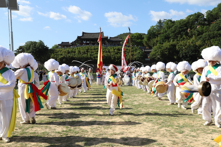 밀양농악연합회, 영남루서 밀양아리랑 한마당 공연