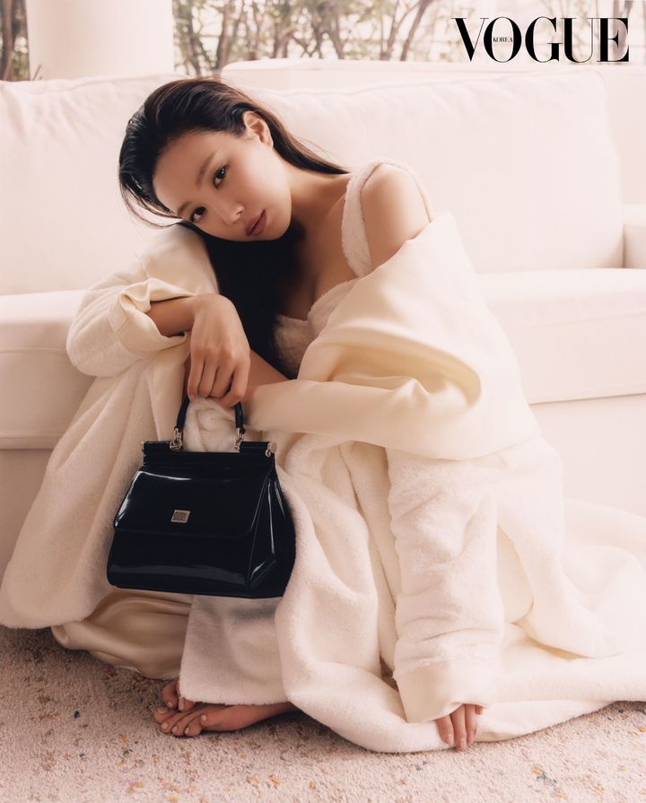 [서울=뉴시스] 손나은 2023.03.23 (사진=보그코리아) photo@newsis.com 	 *재판매 및 DB 금지