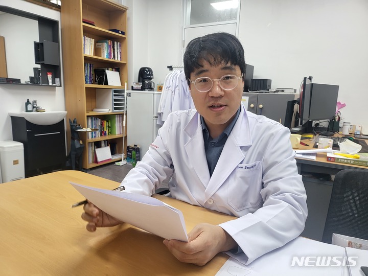 [부산=뉴시스] 이동민 기자 = 부경대 식품영양학과 이승준 교수. 2023.03.23. eastsky@newsis.com
