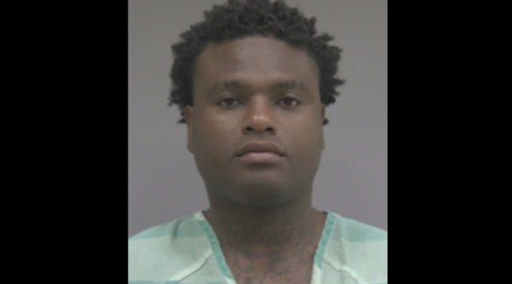 [서울=뉴시스] 미국 플로리다주에서 흑인 남성 텔빈 스위팅(31)이 술에 취한 피해 여성을 강간하고 도주한 혐의로 체포돼 재판을 받고 있다. 피해자는 용감하게 도주하는 스위팅의 차량을 수차례 자신의 차량으로 들이박으며 도주를 막았다. (사진출처 : 미국 알라추아 카운티 교도소)2023.03.23 *재판매 및 DB 금지