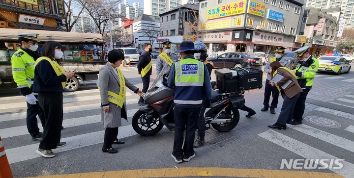 이륜자동차 불법행위 합동단속 현장.