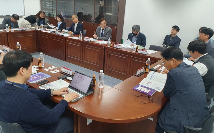 [대전=뉴시스] 조명휘 기자 = 대전시가 23일 시청에서 기업애로 해결을 위한 핀셋 간담회를 열고 있다. (사진= 대전시 제공) 2023.03.23. photo@newsis.com *재판매 및 DB 금지