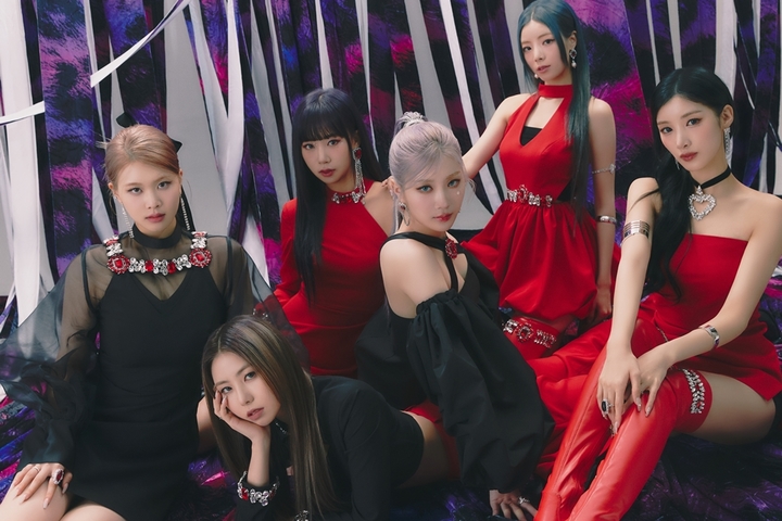 [서울=뉴시스] 그룹 퍼플키스(PURPLE KISS). 23.03.23. (사진=알비더블유 제공) photo@newsis.com *재판매 및 DB 금지