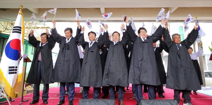 [창원=뉴시스] 강경국 기자 = 3·23 창원읍민 독립만세운동 재현행사가 23일 오후 경남 창원시 의창구 의창동 북동시장 사거리에서 개최되고 있다. (사진=창원시청 제공). 2023.03.23. photo@newsis.com *재판매 및 DB 금지