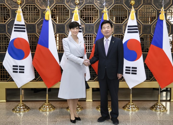 [서울=뉴시스] 김진표 국회의장이 23일 카로바 아다모바 체코 하원의장을 만나 원전·수소 분야 및 부산엑스포 유치 협력 등을 당부했다. 2023.03.23. <국회의장실 제공> *재판매 및 DB 금지