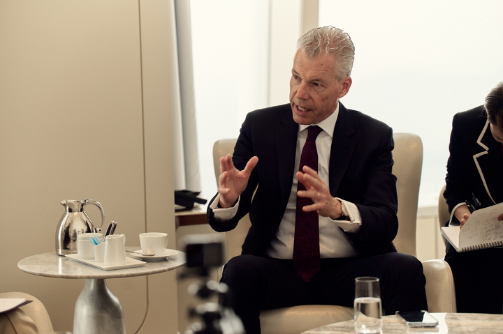 [서울=뉴시스] 지난 22일 서울에서 한국자동차기자협회와 인터뷰하는 토스텐 뮐러 오트보쉬 롤스로이스 최고경영자(CEO). (사진=롤스로이스 제공) 2023.03.23 photo@newsis.com *재판매 및 DB 금지