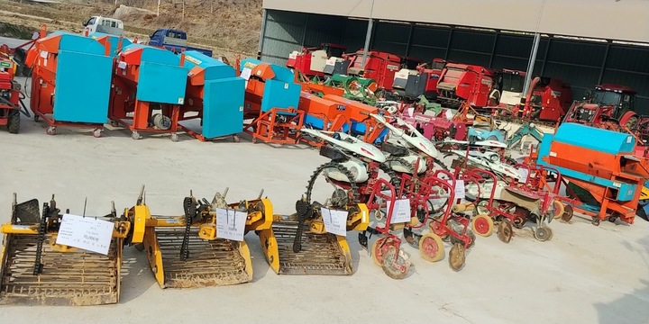 경매를 통해 관내 농업인에게 우선 매각될 예정인 임실군 농기계임대사업소의 불용농기계. *재판매 및 DB 금지