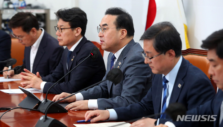 [서울=뉴시스] 추상철 기자 = 박홍근 더불어민주당 원내대표가 23일 오전 서울 여의도 국회에서 열린 정책조정회의에 참석해 발언하고 있다. 2023.03.23. scchoo@newsis.com