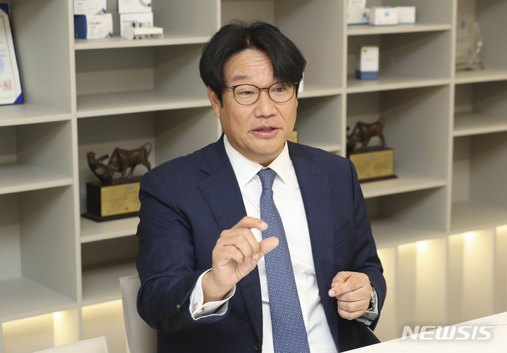 [서울=뉴시스] 김근수 기자 = 조상래 젠큐릭스 대표이사가 23일 서울 구로구 젠큐릭스 본사에서 뉴시스와 인터뷰를 하고 있다. 2023.03.23. ks@newsis.com