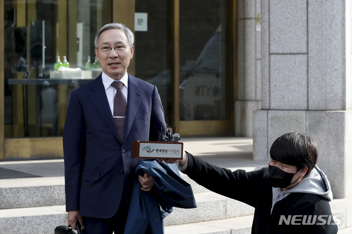 [서울=뉴시스] 최진석 기자 = 강일원 전 헌법재판관(공동취재사진) 2023.03.23. photo@newsis.com