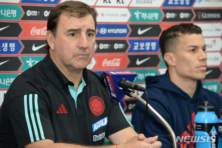 [울산=뉴시스] 배병수 기자 = 네스토르 로렌스 콜롬비아 축구대표팀 감독이 23일 오후 울산 남구 문수축구경기장에서 대한민국과 평가전에 앞서 기자회견을 갖고 있다. 2023.03.23. bbs@newsis.com.
