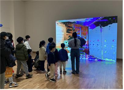 [부산=뉴시스] 부산현대미술관이 오는 4월 15일까지 어린이 대상 도슨트를 운영한다.(사진=부산시 제공) *재판매 및 DB 금지