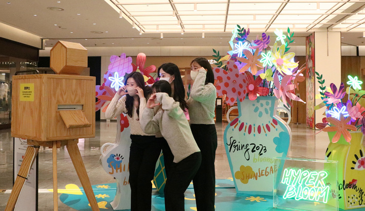 [대구=뉴시스] 대구 신세계백화점은 5층과 9층에서 포토박스를 운영한다. (사진 = 대구 신세계백화점 제공) 2023.03.24. photo@newsis.com *재판매 및 DB 금지