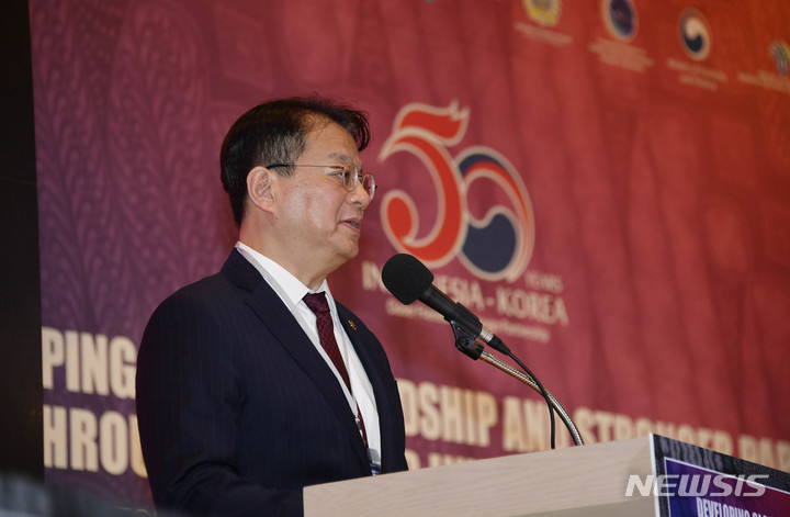 [세종=뉴시스] 방기선 기획재정부 1차관이 24일 서울 중구 앰버서더 서울 풀만 호텔에서 열린 '한-인니 경제협력포럼'에 참석해 축사를 하고 있다. (사진=기재부 제공)