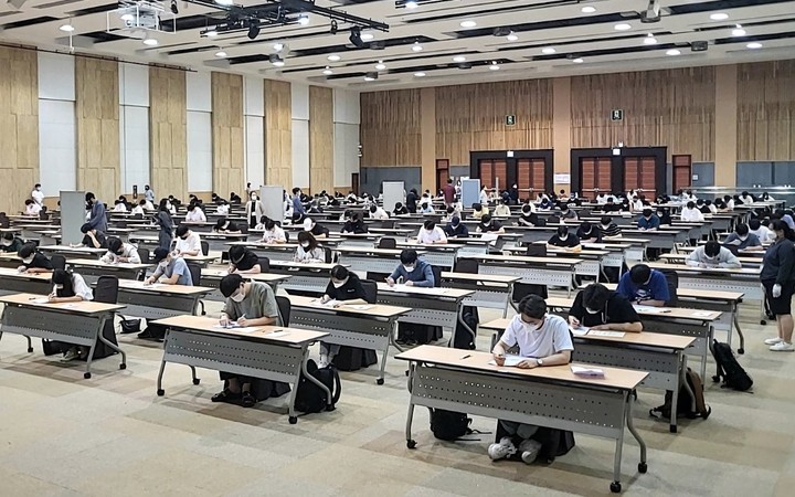 [대구=뉴시스]대구공공시설관리공단의 전신인 대구시설관리공단 당시 신입사원 필기시험 장면이다. 본문 내용과 연관성은 없다(사진=대구공공시설관리공단 제공) 2023.03.24 photo@newsis.com *재판매 및 DB 금지