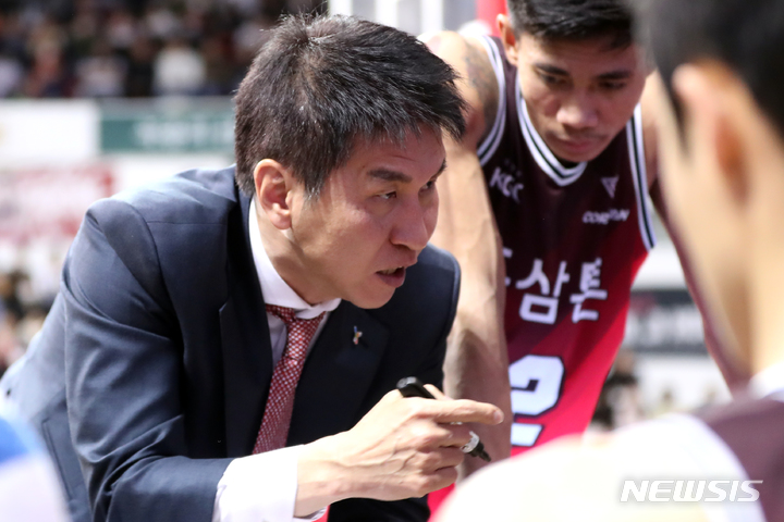 [서울=뉴시스]프로농구 인삼공사 김상식 감독. (사진=KBL 제공)