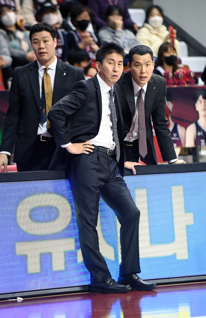 [서울=뉴시스]프로농구 인삼공사 김상식 감독. (사진=KBL 제공)
