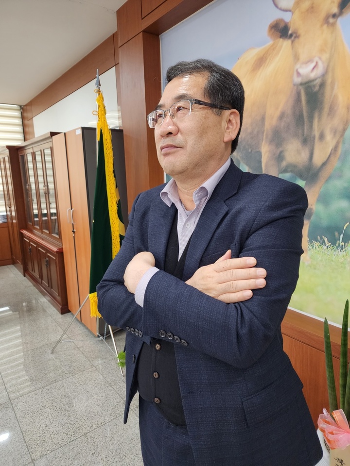 [강릉=뉴시스] 이순철 기자 = 이민수 북강릉농협 조합장이 뉴시스와 인터뷰를 갖고 있다. *재판매 및 DB 금지
