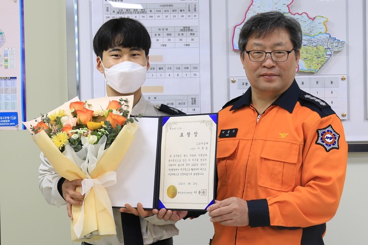 [대구=뉴시스] 대구 강서소방서는 2023년 상반기 베스트구급대원으로 이준호 소방사를 선정했다. (사진 = 대구 강서소방서 제공) 2023.03.24. photo@newsis.com *재판매 및 DB 금지