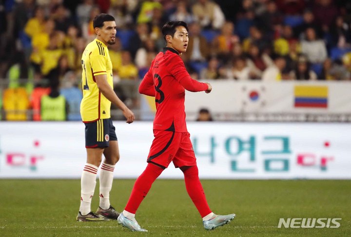 [울산=뉴시스] 정병혁 기자 = 24일 오후 울산 남구 문수축구경기장에서 열린 하나은행 초청 축구 국가대표 평가전 대한민국과 콜롬비아의 경기, 대한민국 이강인이 교체출전하고 있다. 2023.03.24. jhope@newsis.com