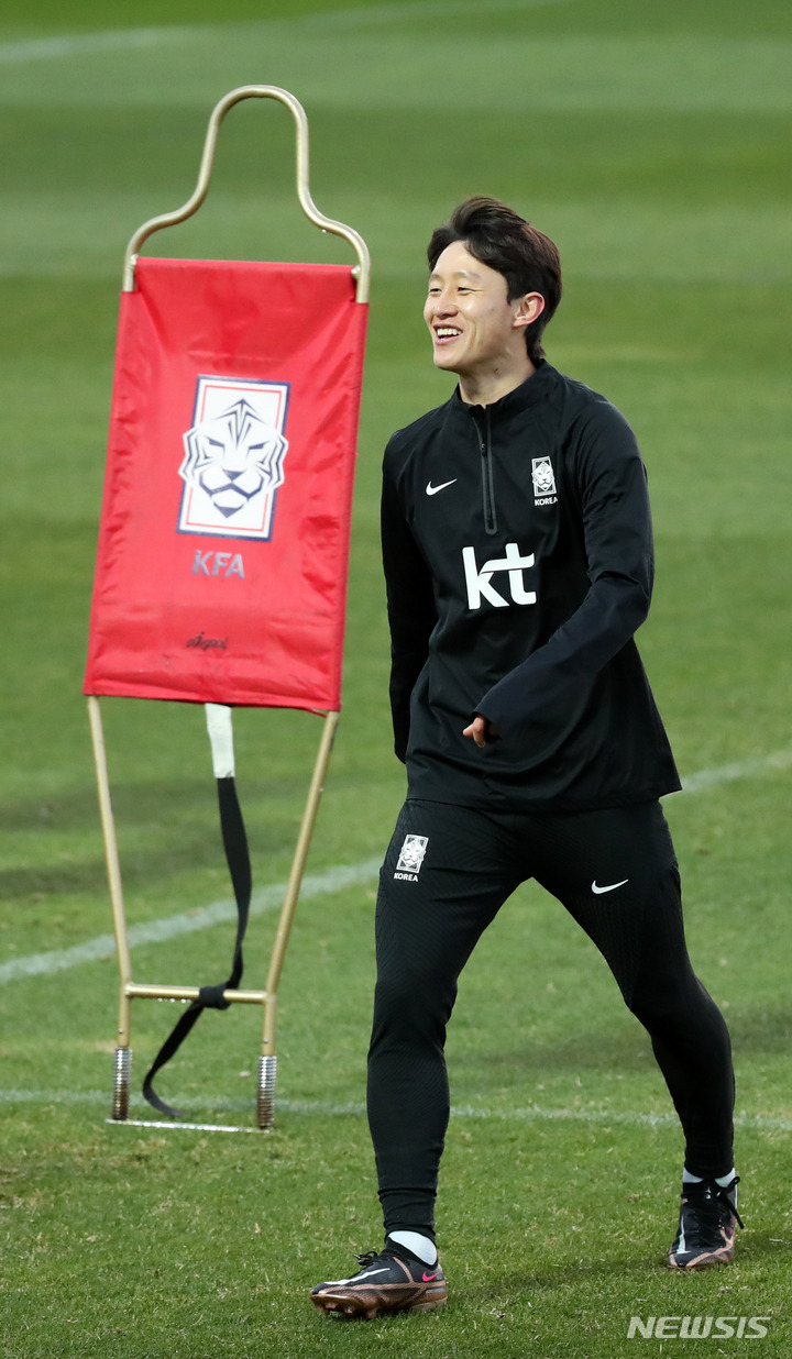 [파주=뉴시스] 김선웅 기자 = 축구대표팀 이재성이 26일 경기 파주시 축구 국가대표 트레이닝센터(NFC)에서 훈련을 하고 있다. 대표팀은 28일 우루과이와의 평가전을 앞두고 있다. 2023.03.26. mangusta@newsis.com