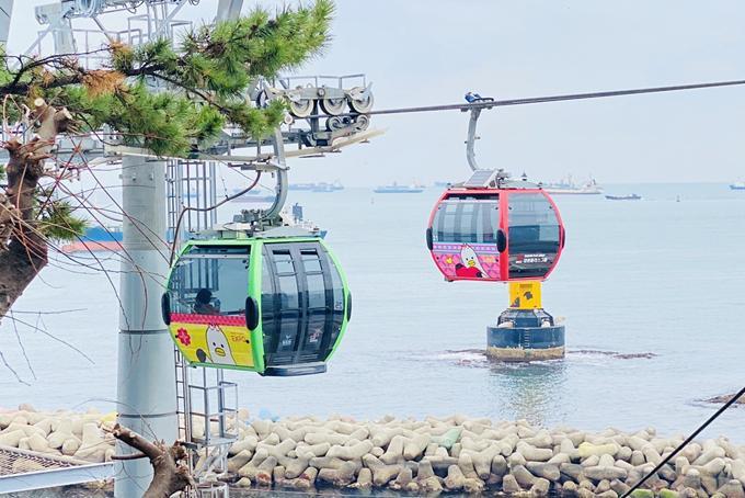 [부산=뉴시스] 부산시가 송도해상케이블카, 해운대블루라인파크, 부산관광공사 등과 엑스포 응원 캠페인을 위안 업무협약을 맺고 오는 6월 30일까지 2030부산세계박람회 유치 응원 캠페인을 펼치기로 했다.(사진=부산시 제공) *재판매 및 DB 금지