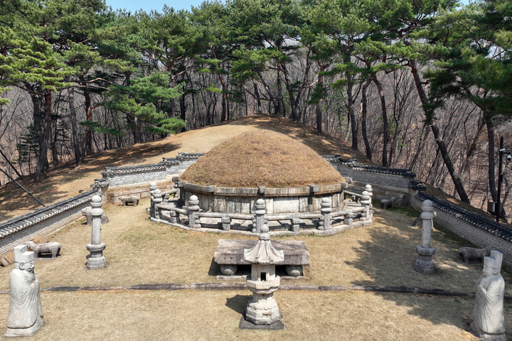 [서울=뉴시스] 2022년 건원릉 예초 완료 모습 (사진=문화재청 제공) 2023.03.27. photo@newsis.com *재판매 및 DB 금지