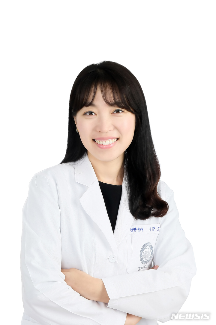 [서울=뉴시스]김관일 경희대한방병원 폐장호흡내과 교수. (사진= 경희대한방병원 제공) 2023.03.27. photo@newsis.com.