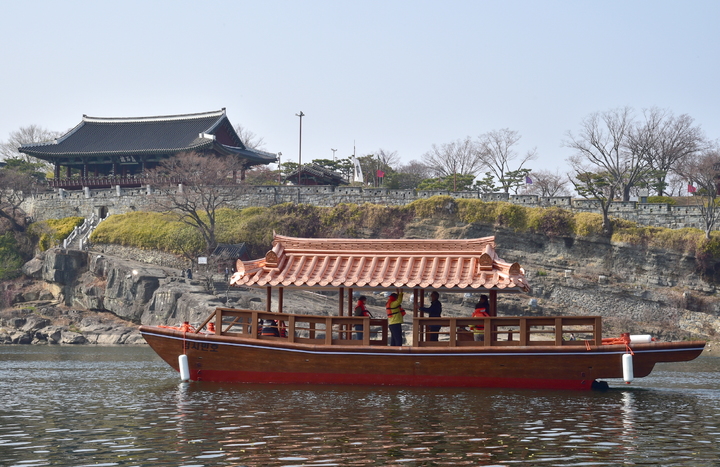 [진주=뉴시스]진주 남강 김시민호. *재판매 및 DB 금지